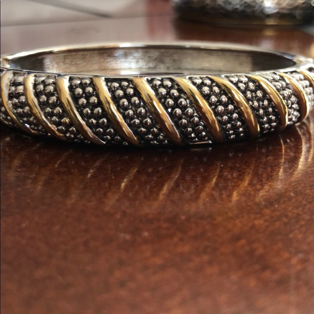 NWOT BANGLE BRACELET